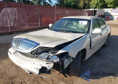 2007 Lincoln Town Car Signature z USA, uszkodzony, nr VIN 1LNHM81V17Y627653